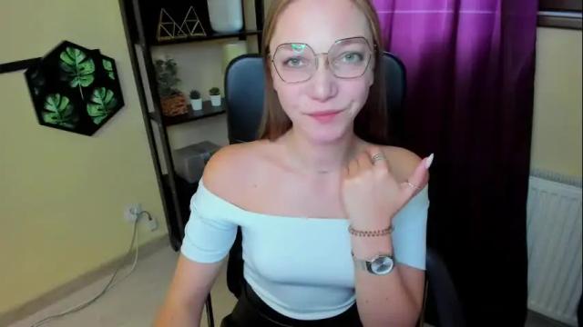 Image 4 of emilly_xkiss Stream on Chaturbate on 1 month ago