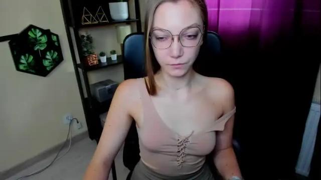 Image 2 of emilly_xkiss Stream on Chaturbate on 1 month ago