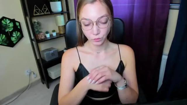 Image 3 of emilly_xkiss Stream on Chaturbate on 29 days ago