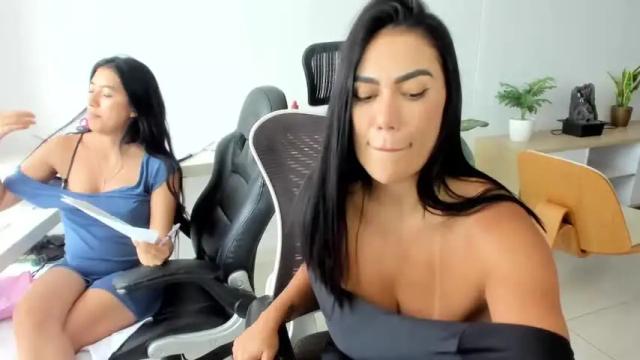 Image 7 of emillybrowm Stream on Chaturbate on 1 month ago