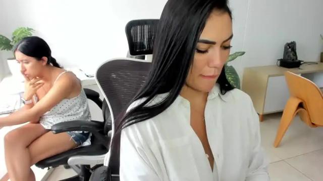 Image 12 of emillybrowm Stream on Chaturbate on 1 month ago