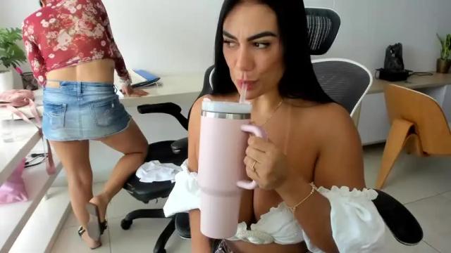 Image 11 of emillybrowm Stream on Chaturbate on 16 days ago