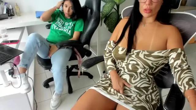 Image 12 of emillybrowm Stream on Chaturbate on 1 month ago