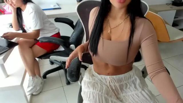 Image 10 of emillybrowm Stream on Chaturbate on 20 days ago