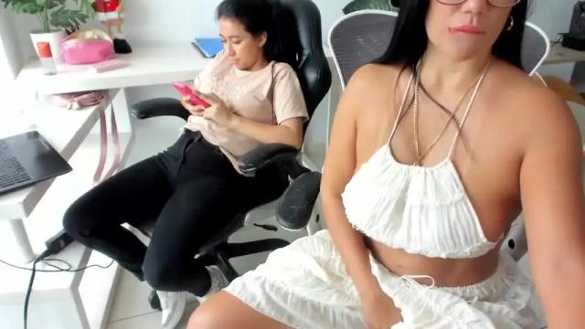 Image 8 of emillybrowm Stream on Chaturbate on 13 days ago