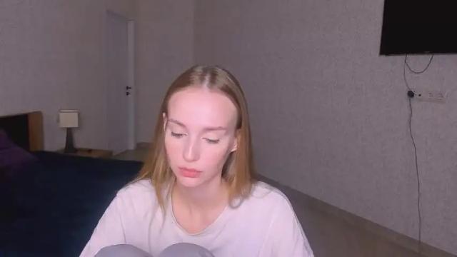 Image 3 of emillyclark90 Stream on Chaturbate on 21 months ago