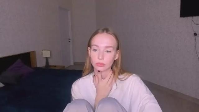 Image 6 of emillyclark90 Stream on Chaturbate on 21 months ago