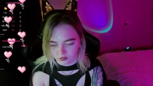 Image 12 of emillydarkgirl Stream on Chaturbate on 19 months ago