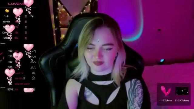 Image 4 of emillydarkgirl Stream on Chaturbate on 19 months ago