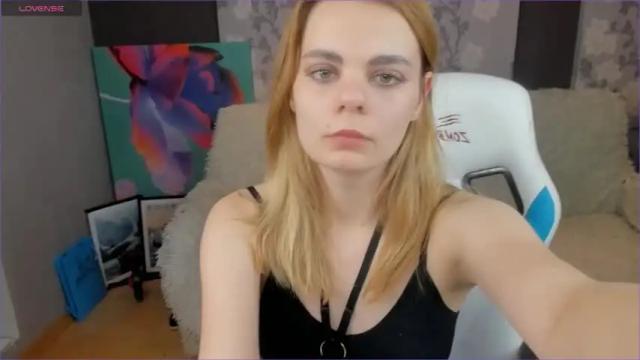 Image 3 of emillyhart Stream on Chaturbate on 17 months ago