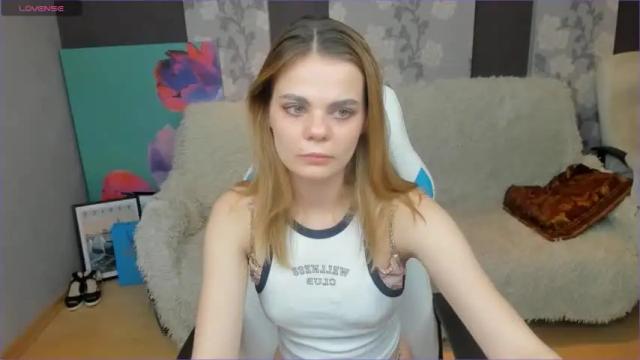 Image 12 of emillyhart Stream on Chaturbate on 17 months ago