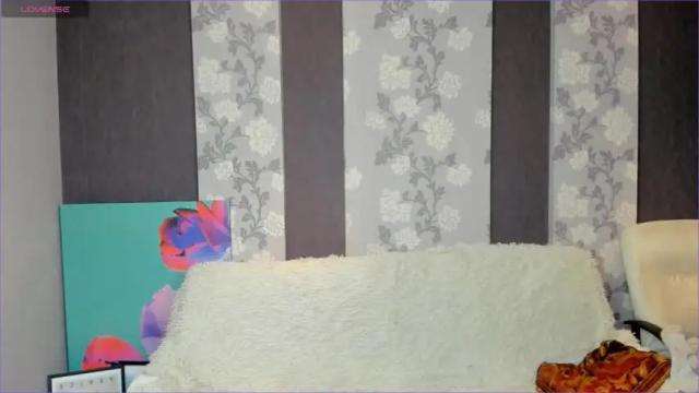 Image 7 of emillyhart Stream on Chaturbate on 17 months ago