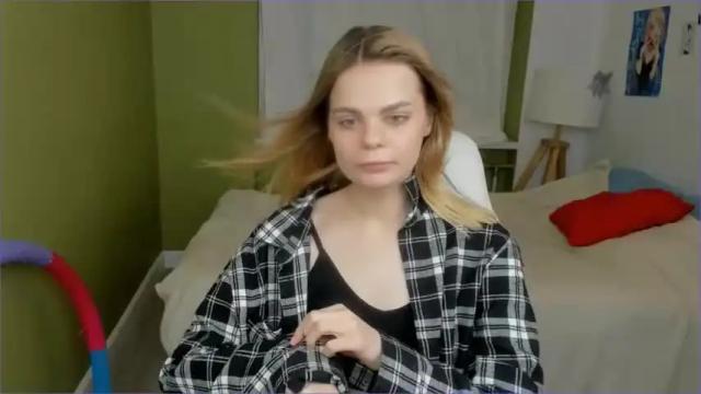 Image 11 of emillyjoyce Stream on Chaturbate on 13 months ago