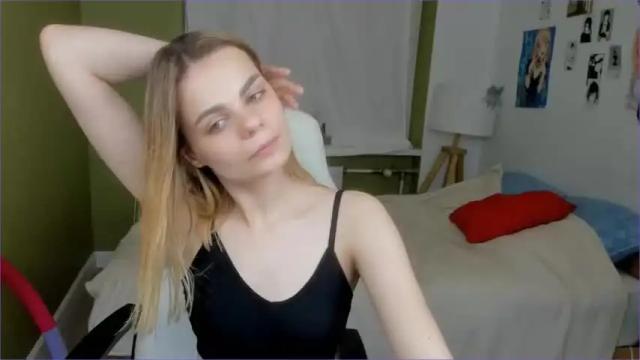 Image 4 of emillyjoyce Stream on Chaturbate on 13 months ago