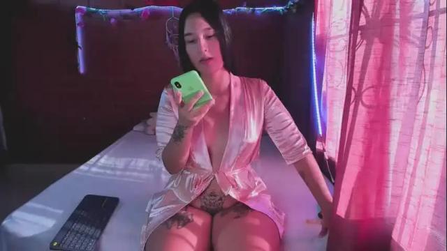 Image 3 of emillymillers Stream on Chaturbate on 21 months ago