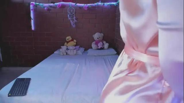 Image 6 of emillymillers Stream on Chaturbate on 21 months ago