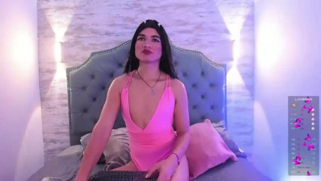 Image 8 of emily__castillo Stream on Chaturbate on 13 months ago