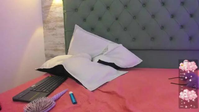 Image 3 of emily__castillo Stream on Chaturbate on 12 months ago