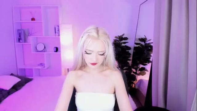 Image 2 of emily_air Stream on Chaturbate on 27 days ago