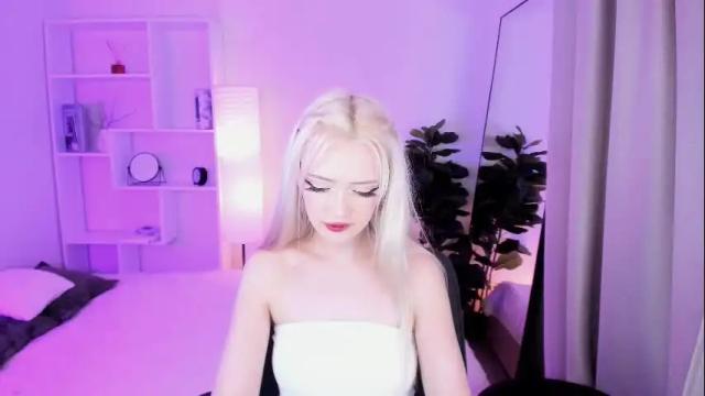Image 3 of emily_air Stream on Chaturbate on 27 days ago