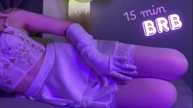 Image 7 of emily_air Stream on Chaturbate on 7 days ago
