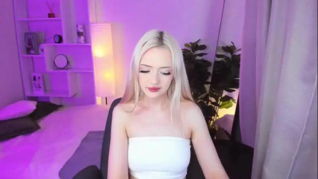 Image 3 of emily_air Stream on Chaturbate on 5 days ago