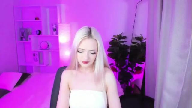Image 2 of emily_air Stream on Chaturbate on 21 hours ago