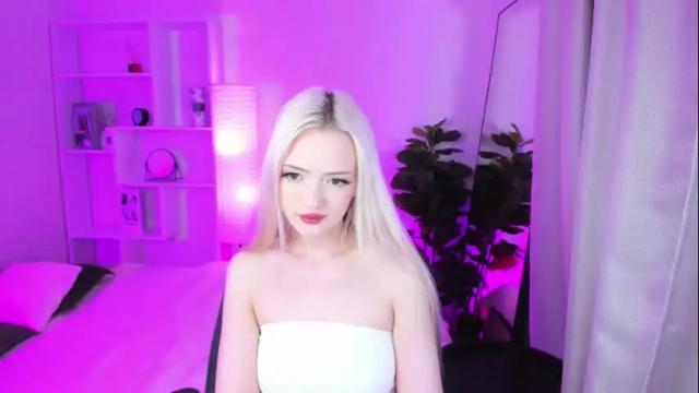 Image 3 of emily_air Stream on Chaturbate on 21 hours ago
