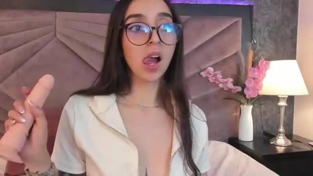 Image 6 of emily_collyn Stream on Chaturbate on 15 months ago