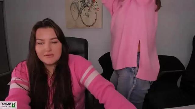 Image 11 of emily_coooper Stream on Chaturbate on 19 months ago