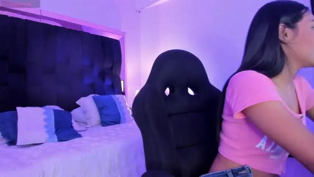 Image 2 of emily_coutts Stream on Chaturbate on 22 months ago