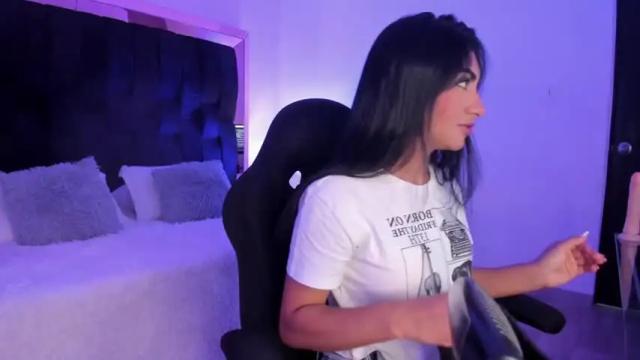Image 2 of emily_coutts Stream on Chaturbate on 14 months ago