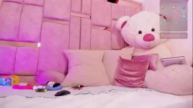 Image 2 of emily_daarell Stream on Chaturbate on 29 days ago