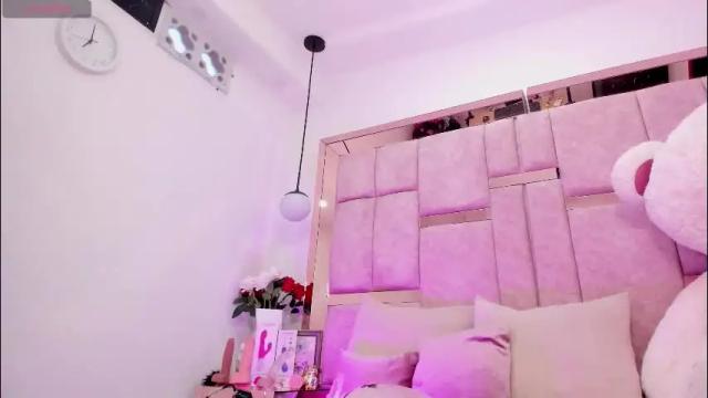 Image 4 of emily_daarell Stream on Chaturbate on 25 days ago