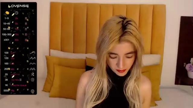 Image 2 of emily_edwart Stream on Chaturbate on 25 months ago