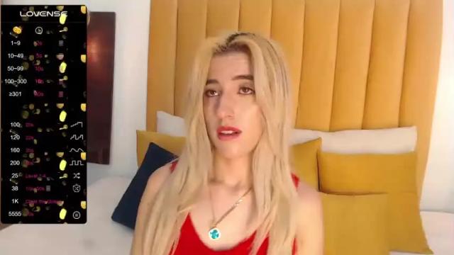 Image 4 of emily_edwart Stream on Chaturbate on 25 months ago