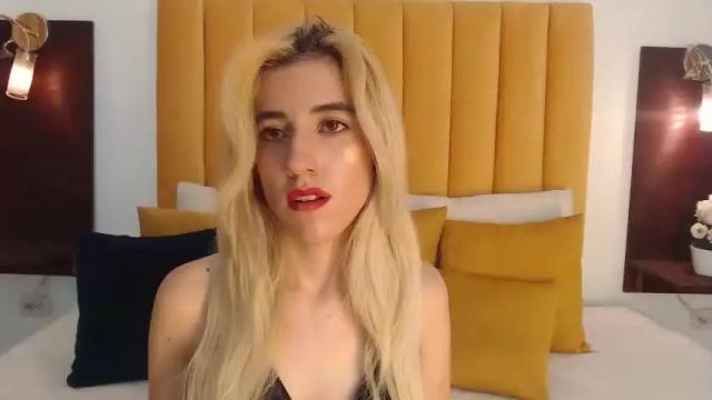 Image 2 of emily_edwart Stream on Chaturbate on 24 months ago