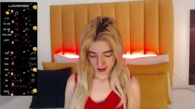 Image 2 of emily_edwart Stream on Chaturbate on 24 months ago