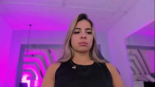 Image 7 of emily_ellen Stream on Chaturbate on 1 month ago