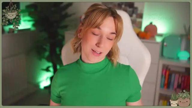 Thumbnail 1, emily_fox_official's Stream at Chaturbate, 13 months ago