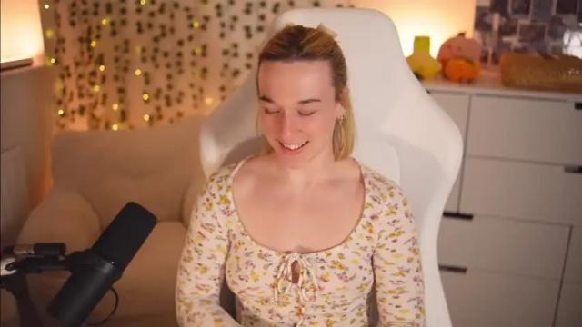 Image 6 of emily_fox_official Stream on Chaturbate on 12 months ago
