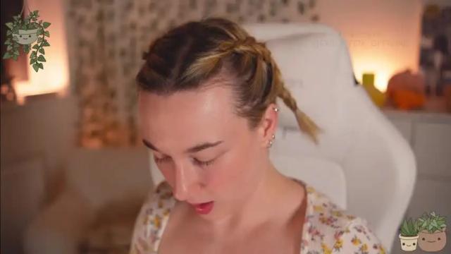 Image 2 of emily_fox_official Stream on Chaturbate on 12 months ago