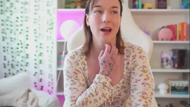 Image 7 of emily_fox_official Stream on Chaturbate on 13 days ago