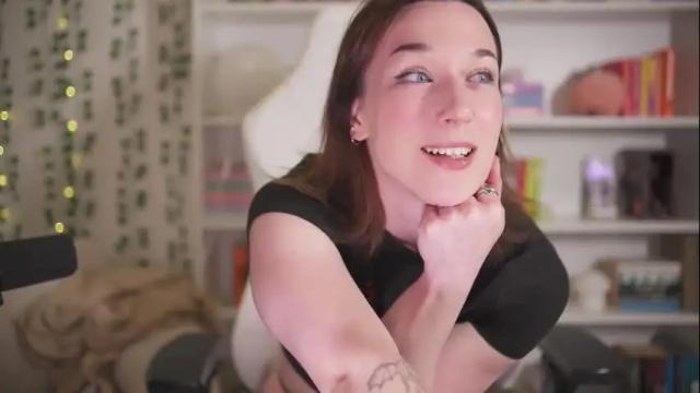 Image 3 of emily_fox_official Stream on Chaturbate on 1 month ago