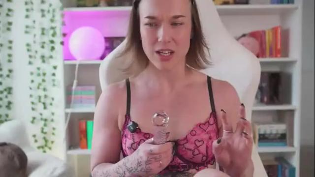 Image 12 of emily_fox_official Stream on Chaturbate on 1 month ago