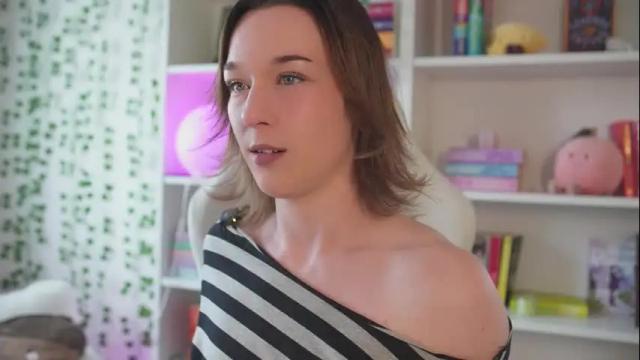 Image 4 of emily_fox_official Stream on Chaturbate on 2 months ago