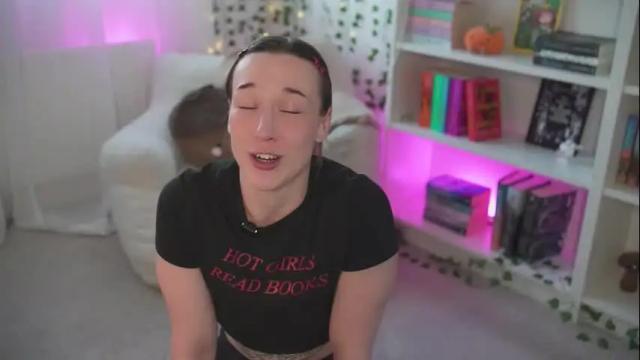 Image 4 of emily_fox_official Stream on Chaturbate on 25 days ago