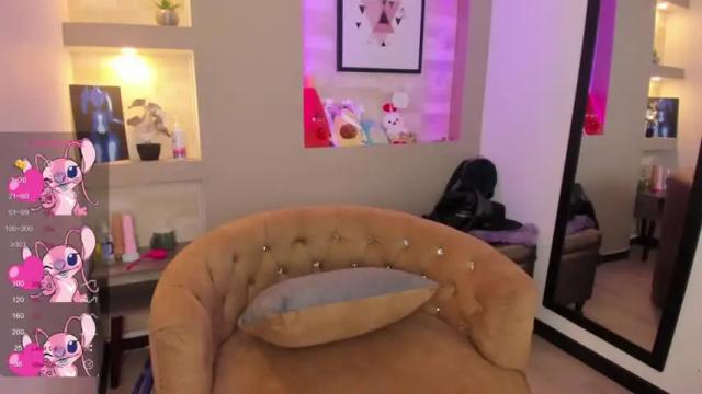 Image 3 of emily_layton Stream on Chaturbate on 12 months ago