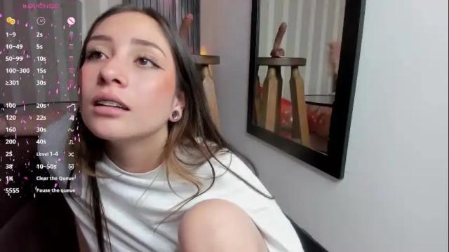 Image 11 of emily_layton Stream on Chaturbate on 20 days ago