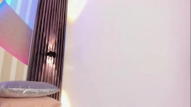 Image 3 of emily_layton Stream on Chaturbate on 1 month ago